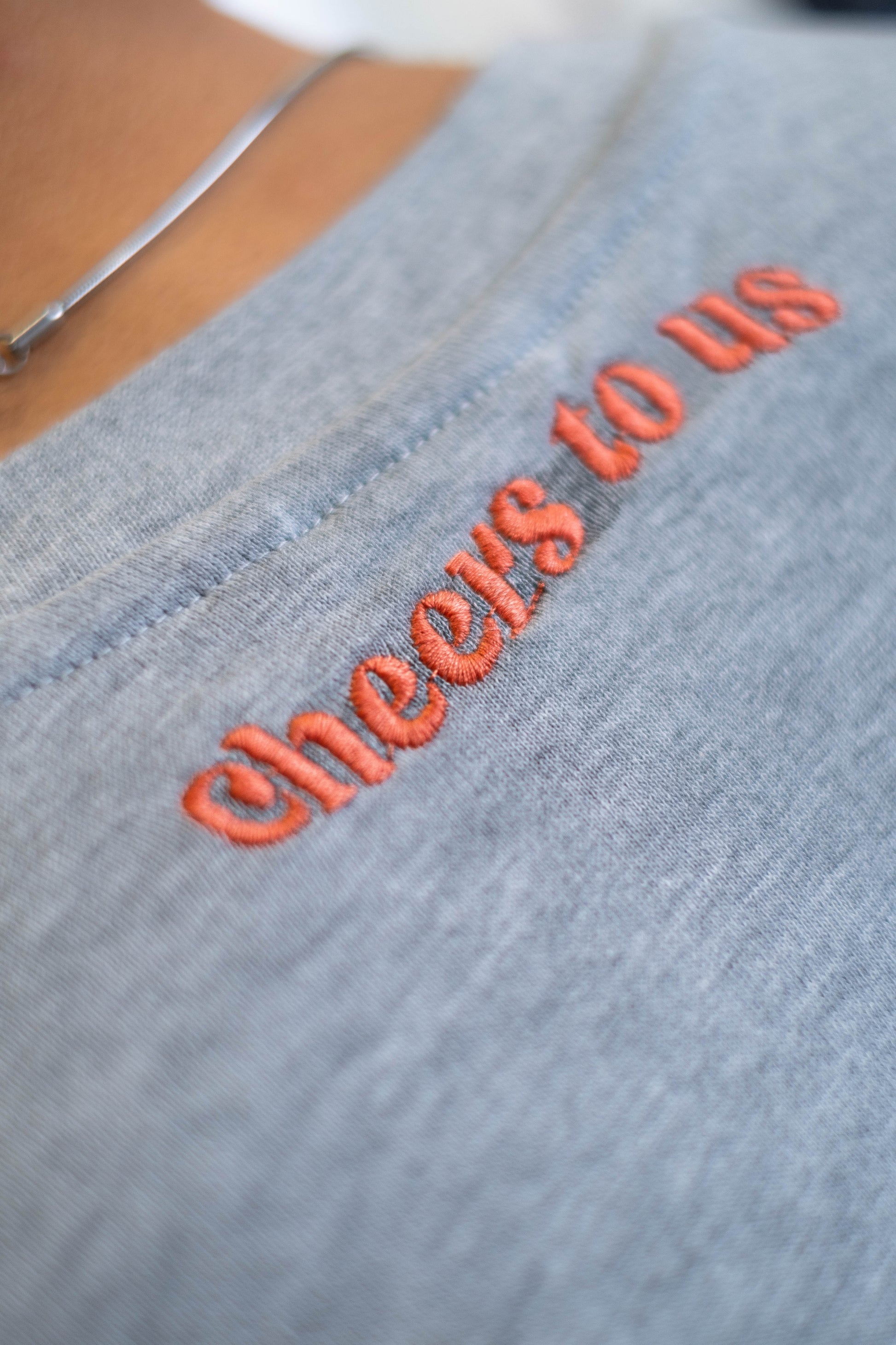 Oversized Tee „Cheers to us“ - Hellgrau-9