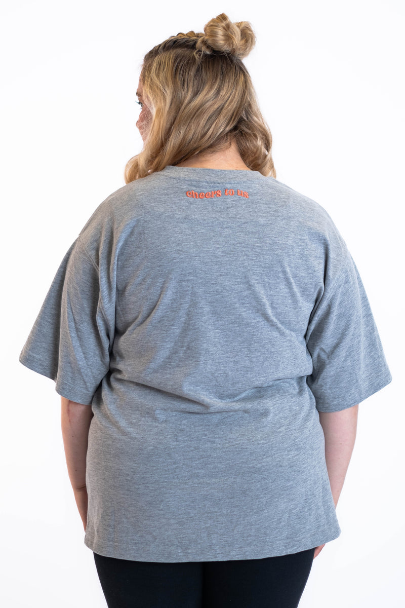 Oversized Tee „Cheers to us“ - Hellgrau-zoom-