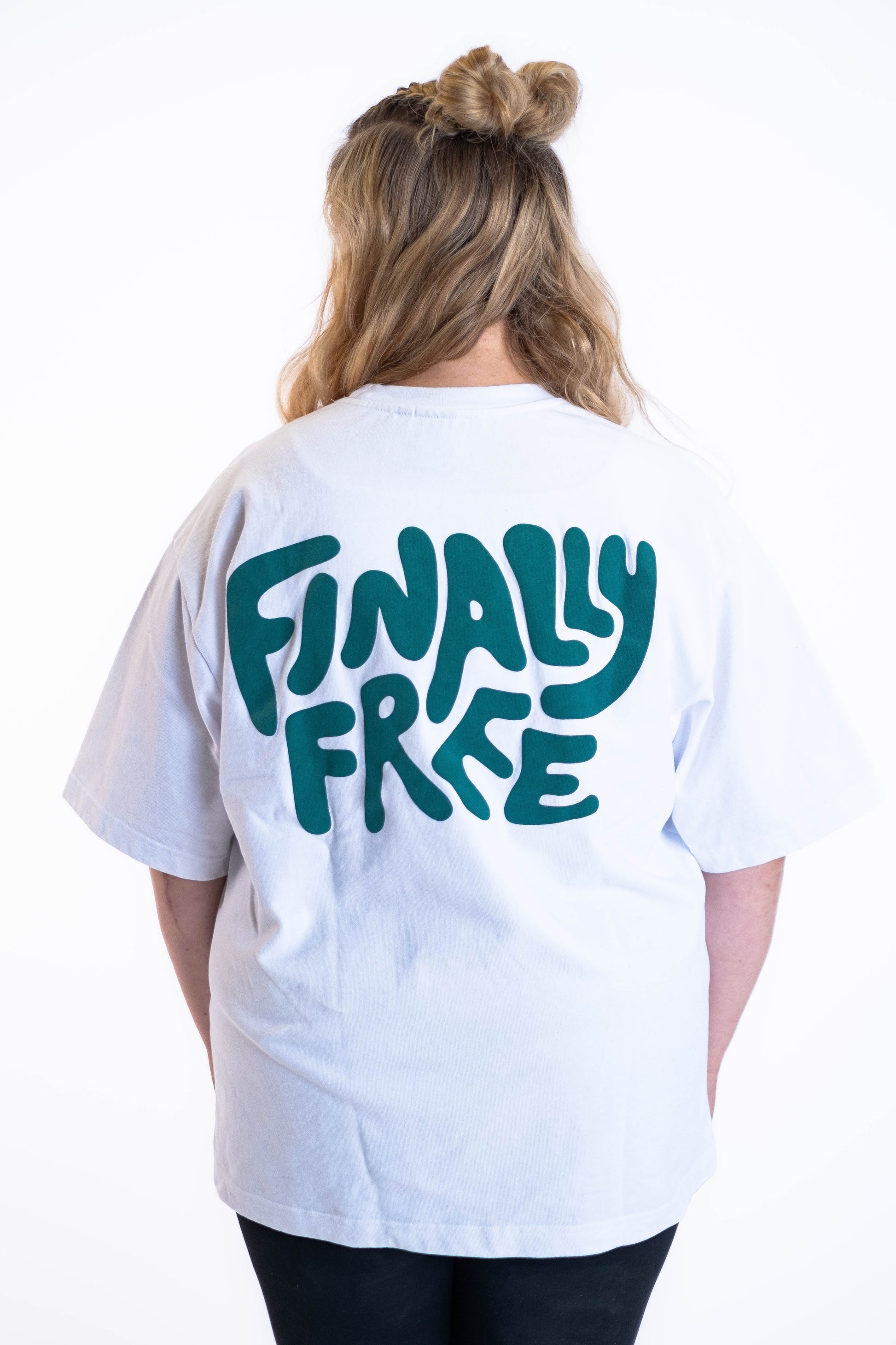 Oversized Tee „Finally Free“ - Weiß-5