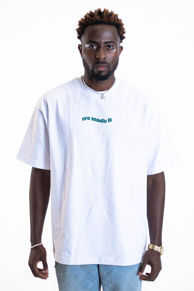 Oversized Tee „Finally Free“ - Weiß-zoom-