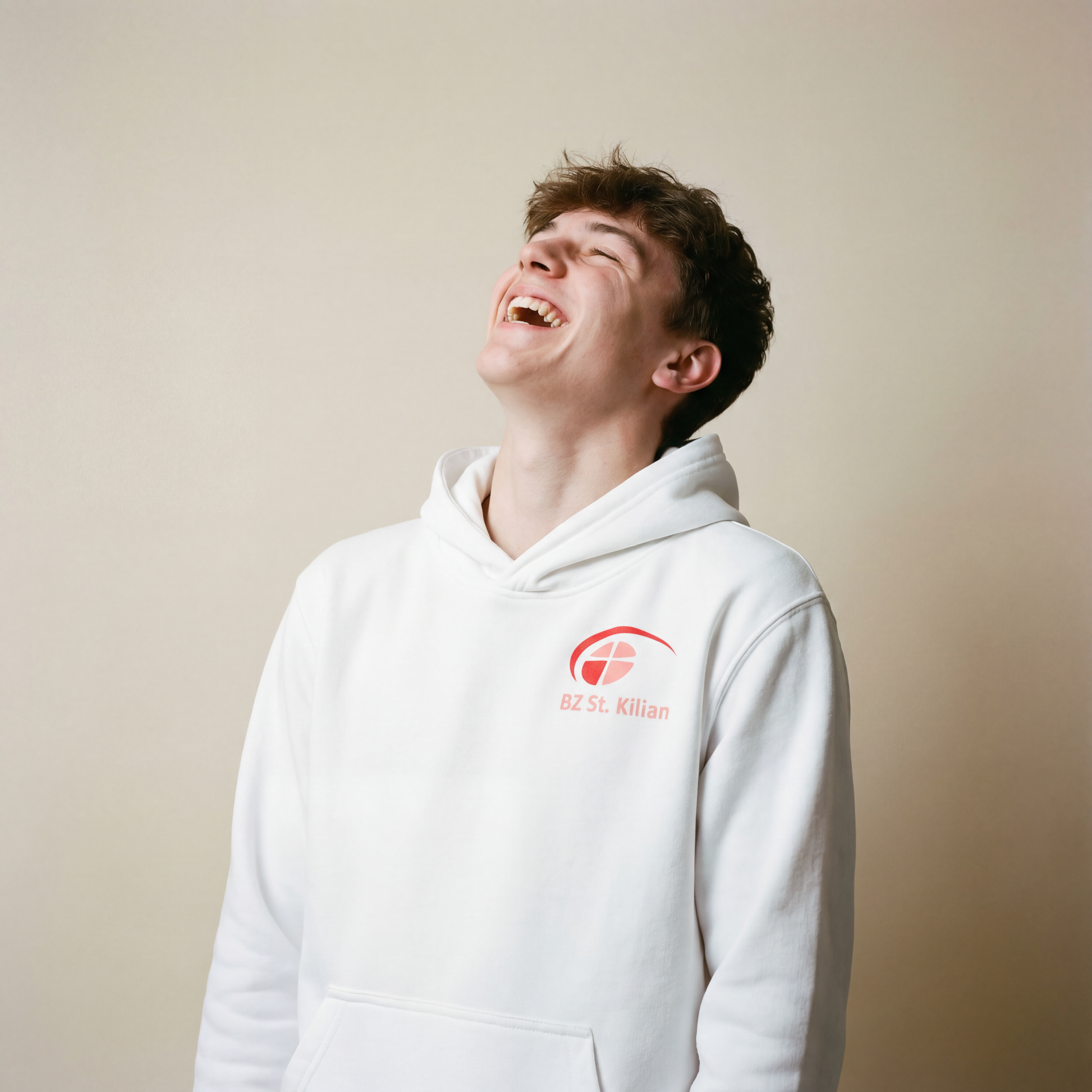 Unisex Hoodie ,,Willi" mit großem hellem Rückenlogo (St. Kilian)-2