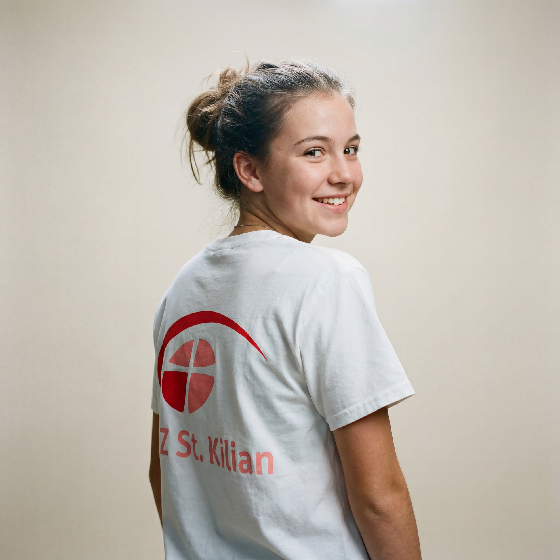 Unisex T-Shirt ,,Peter" mit großem hellem Rückenlogo (St. Kilian)-1